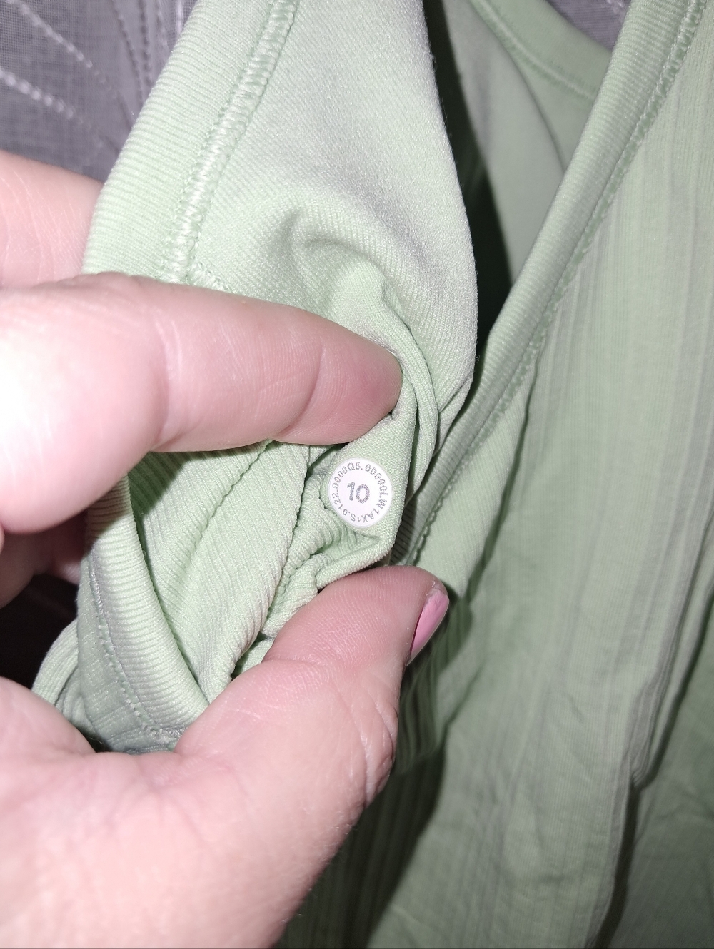 Lululemon brand Women's size 10 tank top - Picture 4 of 5